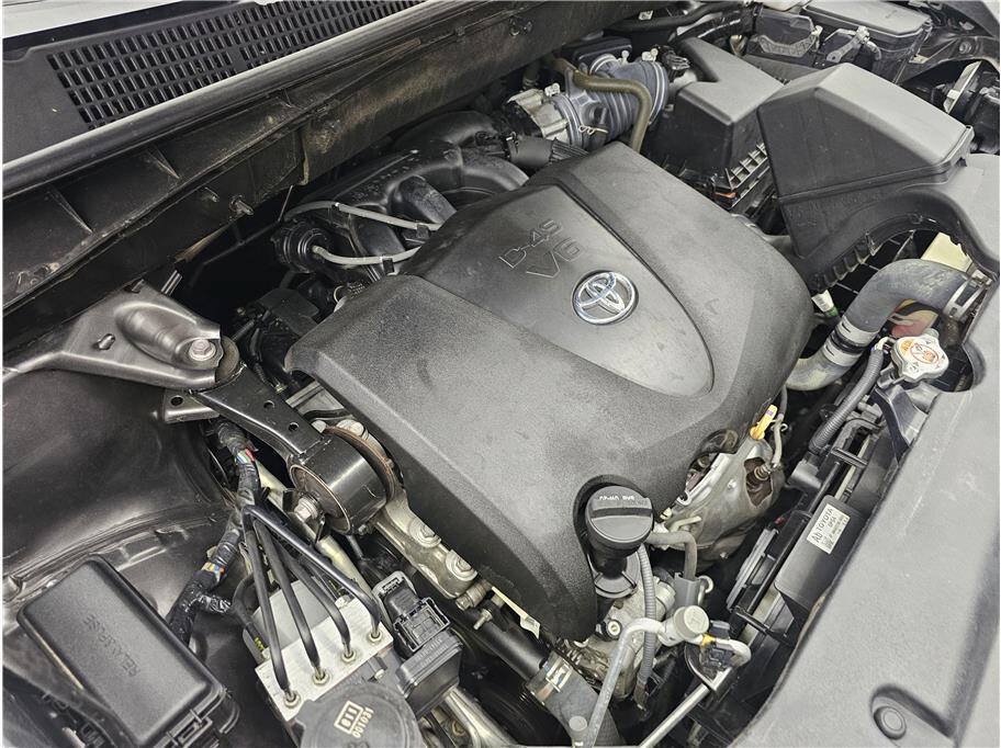 Used 2019 Toyota Highlander XLE FWD image 25