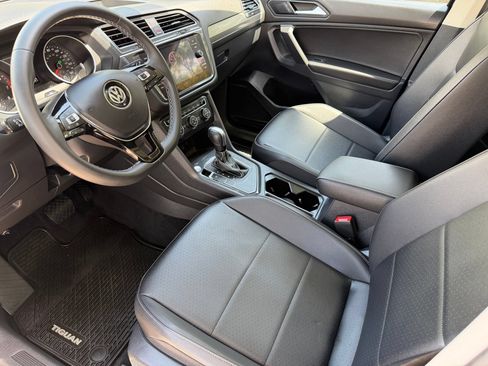 Used 2021 Volkswagen Tiguan SE w/ Panoramic Sunroof Package FWD image 13