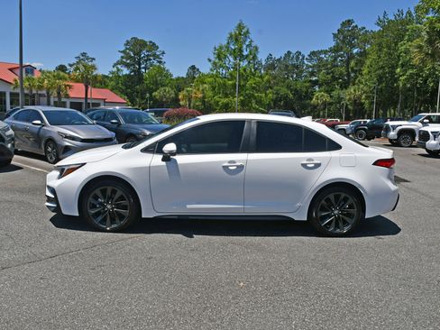 Used 2025 Toyota Corolla SE FWD image 2
