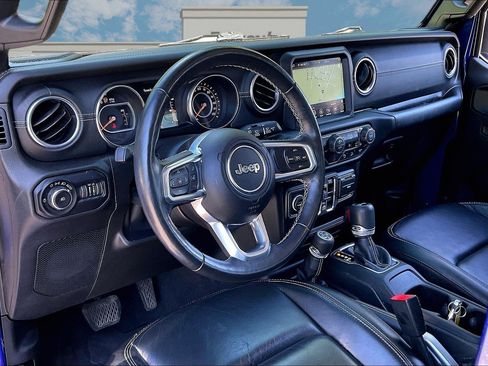 Used 2019 Jeep Wrangler Unlimited Sahara AWD/4WD image 13