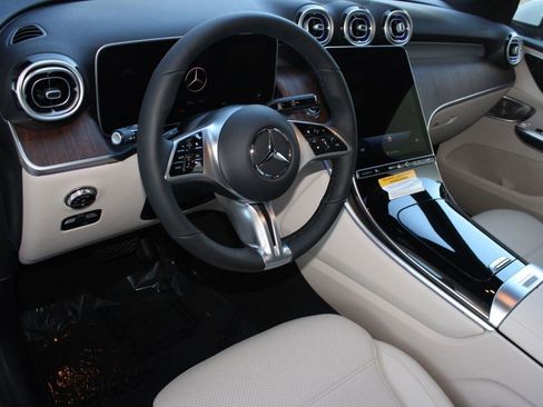 Used 2026 Mercedes-Benz GLC 300 4MATIC image 4