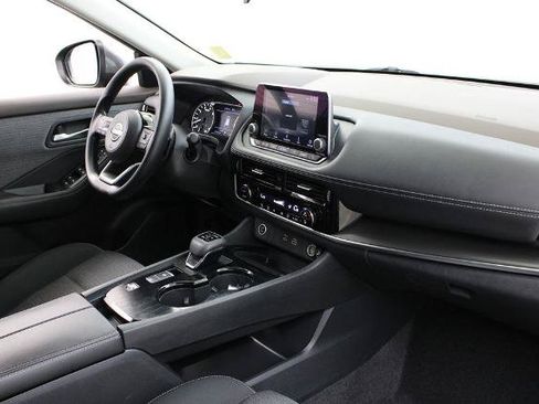 Certified 2022 Nissan Rogue SV FWD image 24