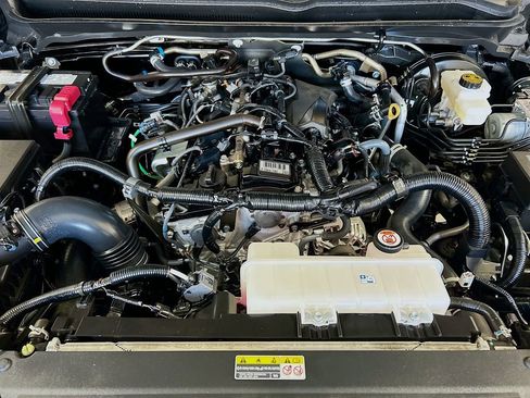 Used 2025 Toyota Tacoma SR5 AWD/4WD image 25