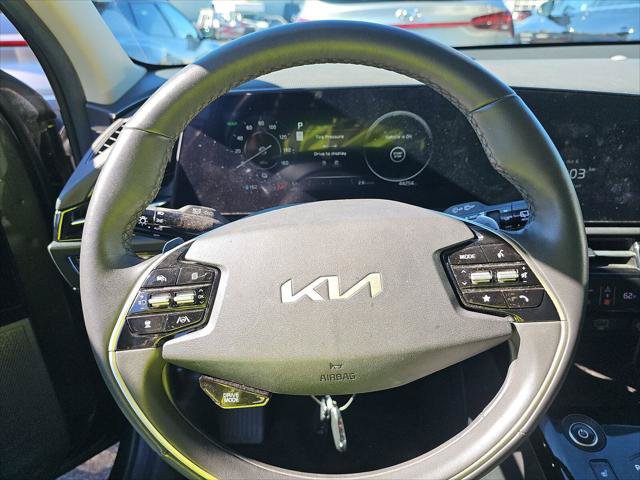Used 2023 Kia Niro Wind w/ Wind Preserve Package FWD image 7
