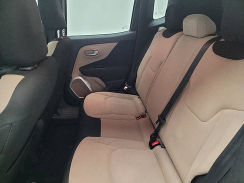 Used 2015 Jeep Renegade Latitude image 18