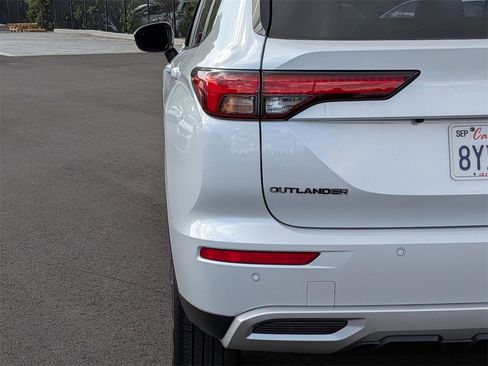 Used 2022 Mitsubishi Outlander SE image 22