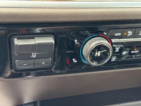 Used 2022 Chevrolet Silverado 1500 RST image 25