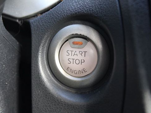 Used 2016 Nissan Juke S image 27