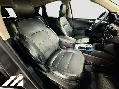 Used 2020 Ford Escape Titanium image 31