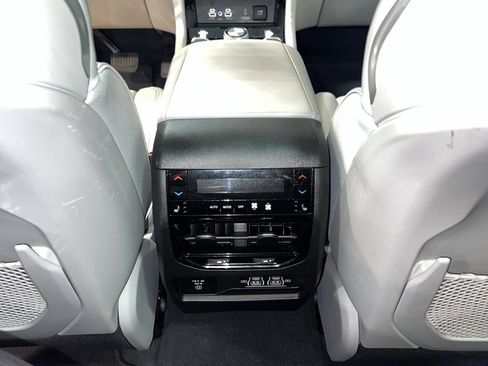 Used 2023 Jeep Grand Cherokee Overland w/ Adv Protech Group III image 39