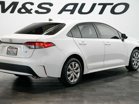 Used 2022 Toyota Corolla LE FWD image 4