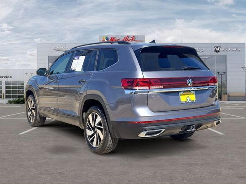 Used 2025 Volkswagen Atlas SE image 3