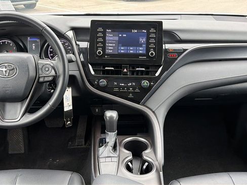 Used 2024 Toyota Camry SE image 33
