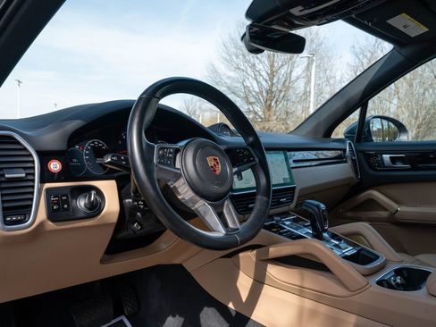 Used 2019 Porsche Cayenne image 4