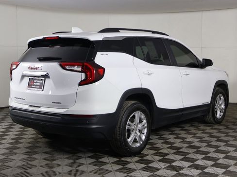 Used 2022 GMC Terrain SLE w/ Driver Convenience Package image 9