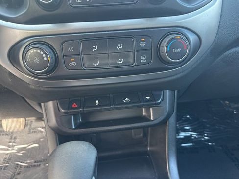 Used 2022 Chevrolet Colorado LT w/ LT Convenience Package image 21