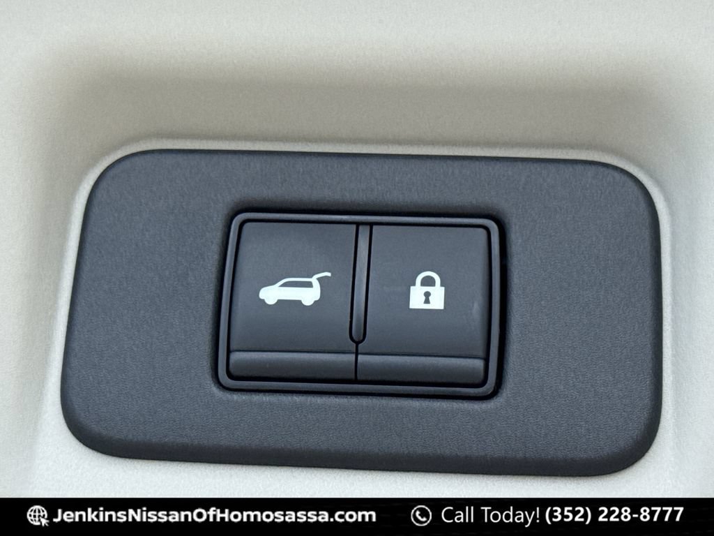 Used 2024 Nissan Ariya AWD image 22