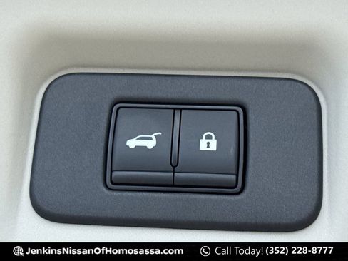 Used 2024 Nissan Ariya AWD image 22