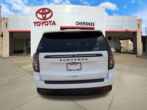 Used 2023 Chevrolet Suburban Z71 w/ Luxury Package AWD/4WD image 6