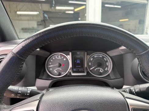 Used 2017 Toyota Tacoma Limited AWD/4WD image 13