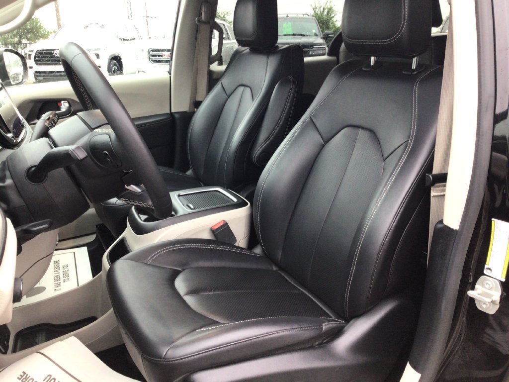 Used 2024 Chrysler Pacifica Limited FWD image 10