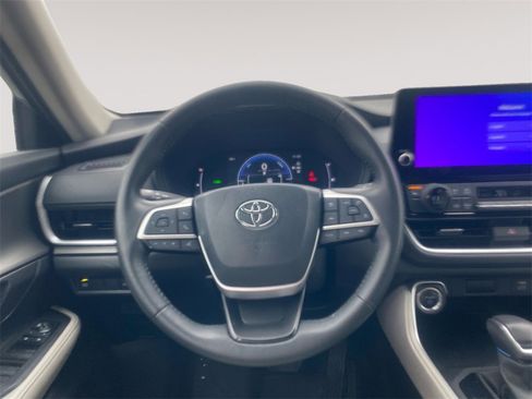 Used 2024 Toyota Grand Highlander XLE image 12