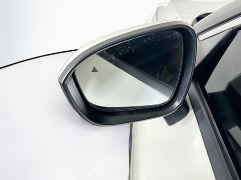 Used 2023 Nissan Rogue SV image 16