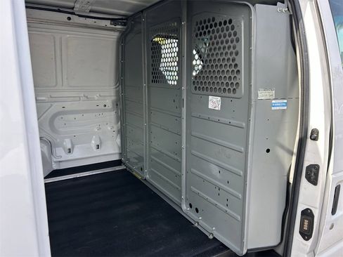 Used 2014 Ford E-250 and Econoline 250 image 12