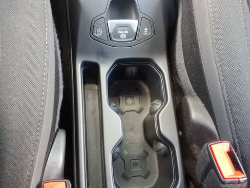 Used 2023 Jeep Renegade Trailhawk AWD/4WD image 25
