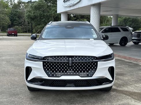 Used 2025 Lincoln Nautilus Reserve image 2