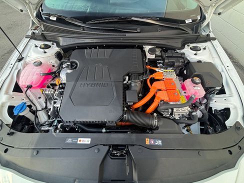 Used 2025 Hyundai Elantra Limited image 32