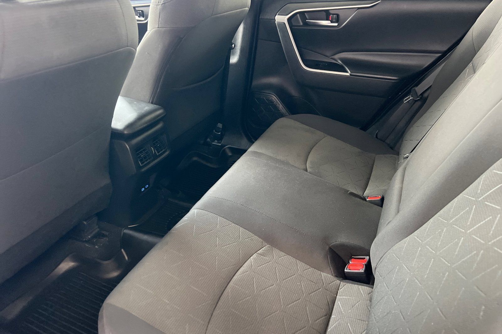 Used 2022 Toyota RAV4 XLE AWD/4WD image 9