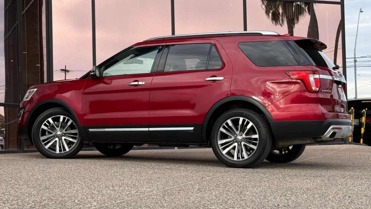 Used 2017 Ford Explorer Platinum AWD/4WD image 6
