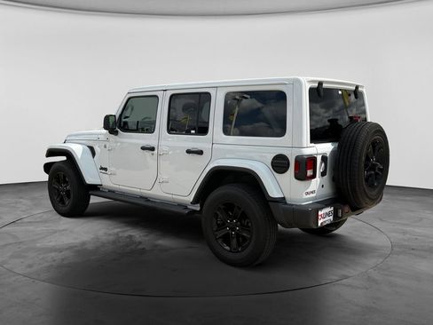 Used 2020 Jeep Wrangler Unlimited Sahara AWD/4WD image 7
