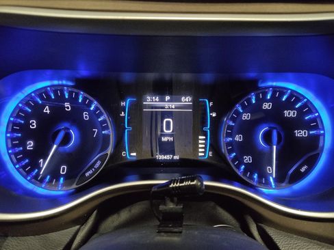 Used 2017 Chrysler Pacifica Touring-L w/ Tire & Wheel Group image 23