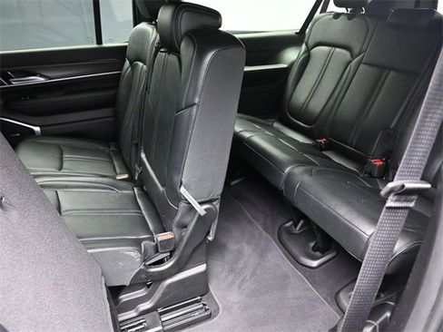 Used 2023 Jeep Wagoneer L Series II image 23