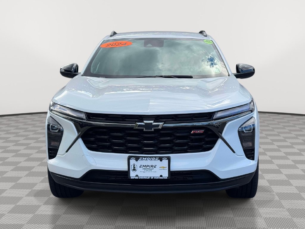 Used 2024 Chevrolet Trax RS w/ Driver Confidence Package FWD image 2