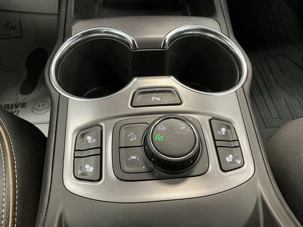 Used 2024 GMC Terrain AT4 w/ LPO, 'HIT The Road' Package AWD/4WD image 18