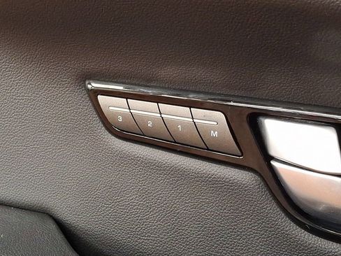 Used 2017 Land Rover Range Rover Evoque SE Premium image 26