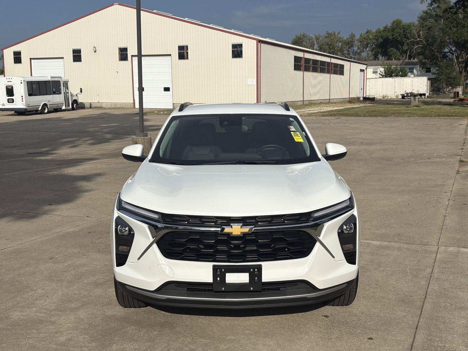 Used 2025 Chevrolet Trax LT w/ LT Convenience Package FWD image 19
