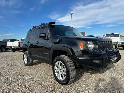 Used 2017 Jeep Renegade Latitude AWD/4WD image 2
