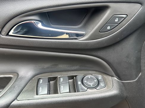 Used 2023 Chevrolet Equinox LT FWD image 16