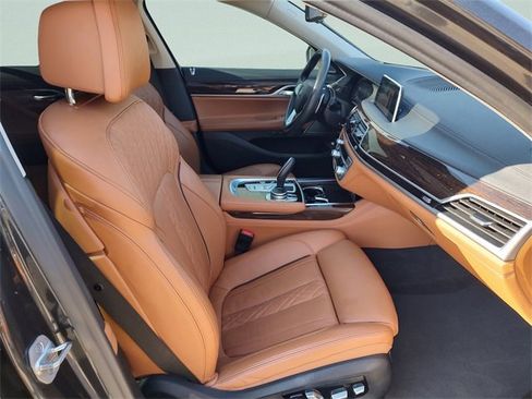 Used 2022 BMW 750i xDrive 750i xDrive image 33