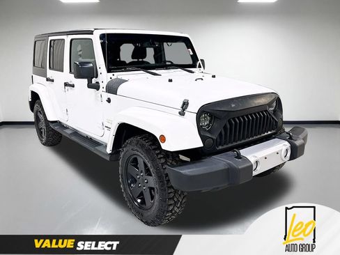 Used 2015 Jeep Wrangler Unlimited Sahara AWD/4WD image 5