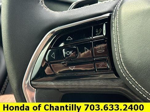 Used 2024 Jeep Grand Cherokee L Overland w/ Luxury Tech Group IV AWD/4WD image 13