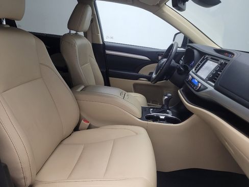 Used 2019 Toyota Highlander SE image 21