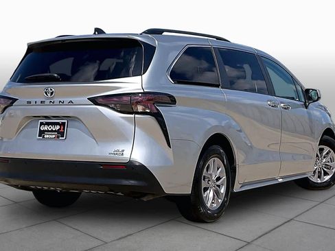 Used 2024 Toyota Sienna XLE FWD image 26