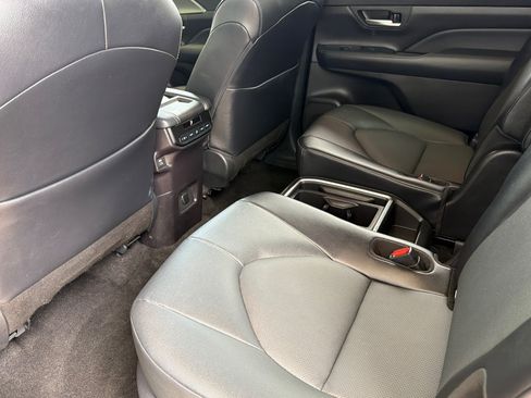 Certified 2025 Toyota Grand Highlander AWD image 12