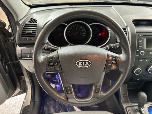 Used 2013 Kia Sorento LX w/ Convenience Pkg image 10