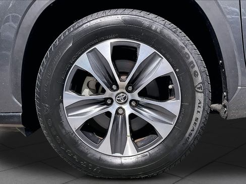 Used 2022 Toyota Highlander XLE FWD image 10